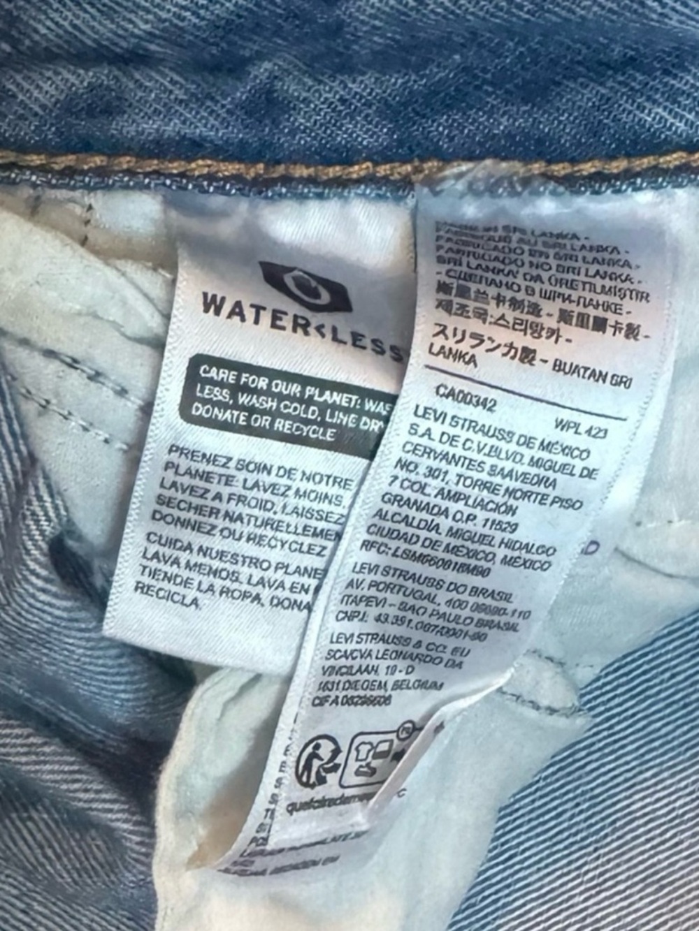 Levi's Light Blue Stonewash Denim Shorts with Water<less> Tag - Picture 4 of 8